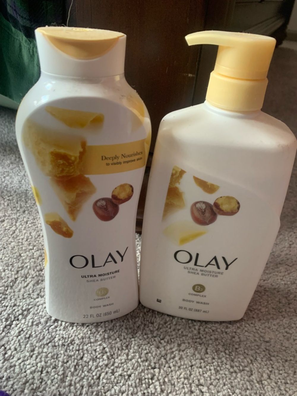 OLAY Ultra Moisture Shea Butter Body Wash – White & Yellow